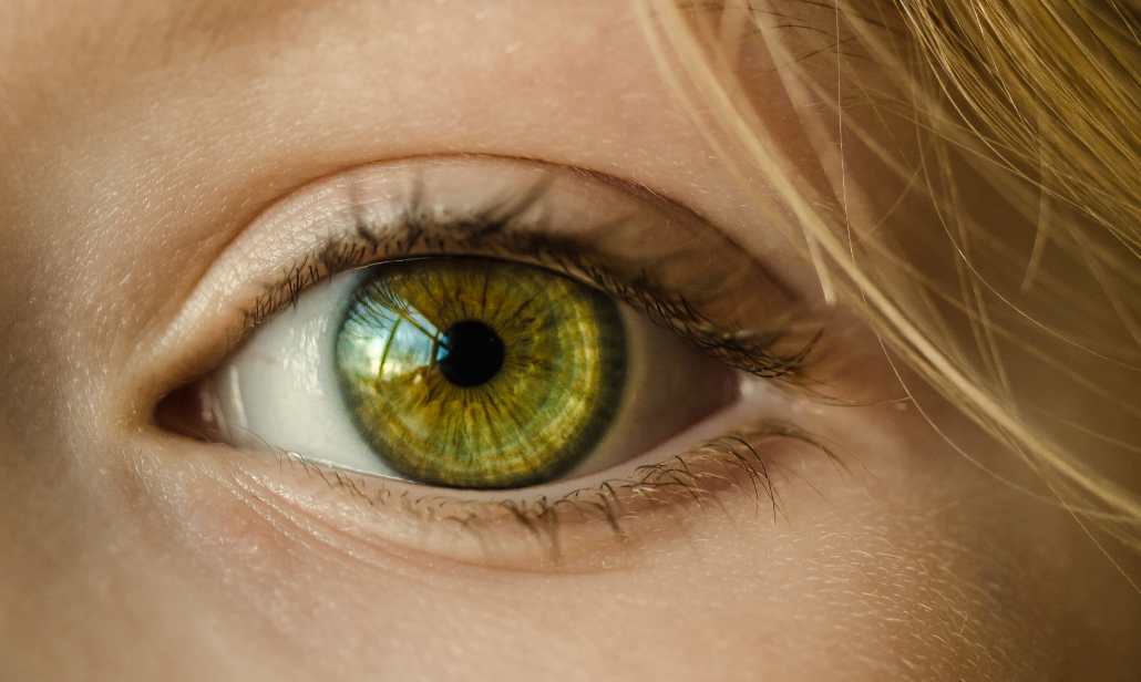 green eye woman